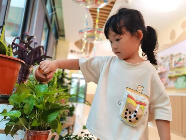 廬陽(yáng)教育發(fā)展集團(tuán)童興融暢園：護(hù)綠行動(dòng)，你我“童”行